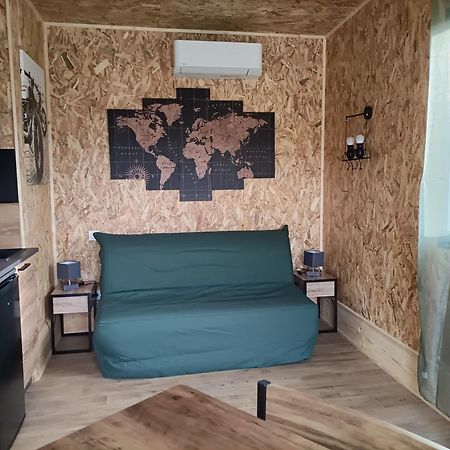 La Cabane Des Jours Heureux Saint-Laurent-de-Carnols Bagian luar foto